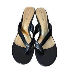 LOWER EAST SIDE Black Faux Leather Thong Heel Slip On Sandals Strappy Size 7.5